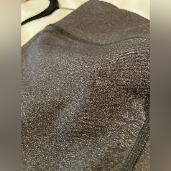 High rise Gray Lululemon leggings with pockets! Size 4, with string ties. - Picture 6 of 9